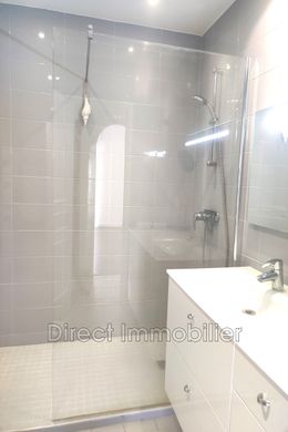 Apartment / Etagenwohnung in Antibes, Alpes-Maritimes