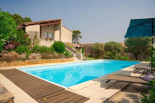 Villa in Saint-Maximin-la-Sainte-Baume, Var