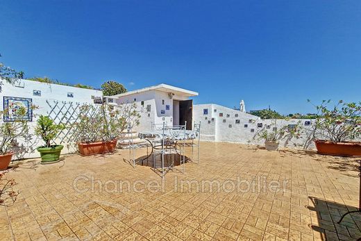 Juan-les-Pins, Alpes-Maritimesのアパートメント