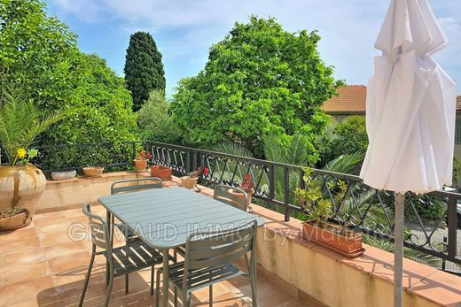 Apartament w Grimaud, Var