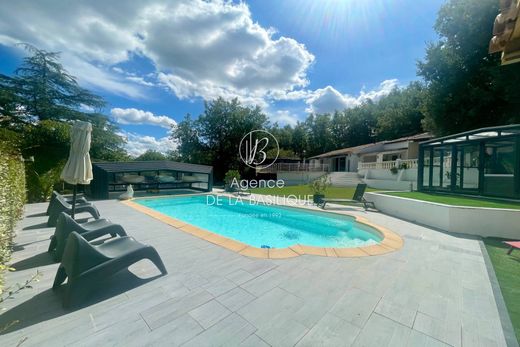 Saint-Maximin-la-Sainte-Baume, Varのヴィラ