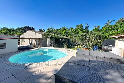 Villa in Gardanne, Bouches-du-Rhône