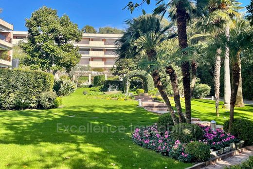 Apartment / Etagenwohnung in Cannes, Alpes-Maritimes