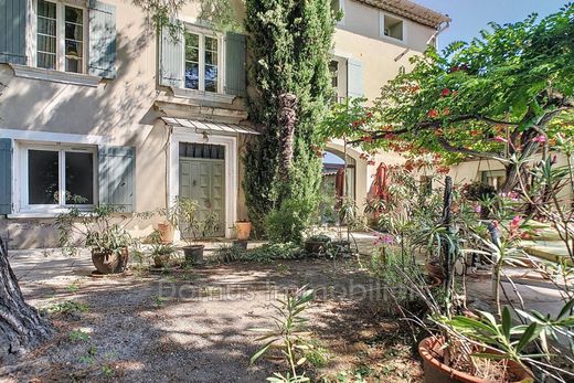 Villa à Saint-Saturnin-lès-Avignon, Vaucluse