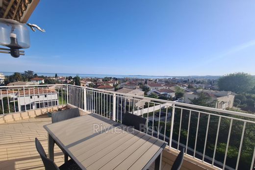 Apartment / Etagenwohnung in Cagnes-sur-Mer, Alpes-Maritimes