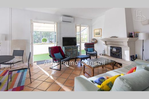 Apartment in Mallemort, Bouches-du-Rhône