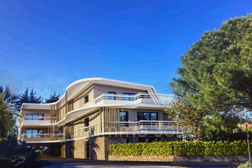 Apartment / Etagenwohnung in Villeneuve-Loubet, Alpes-Maritimes