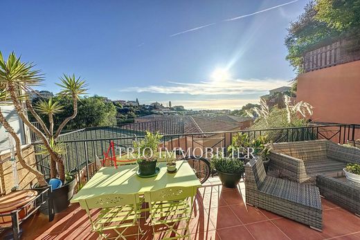 Villa in Saint-Laurent-du-Var, Alpes-Maritimes