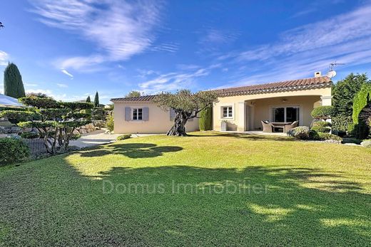 Villa in Saint-Saturnin-lès-Avignon, Vaucluse