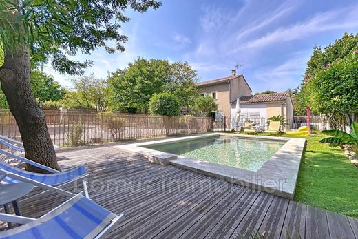 Villa à Saint-Saturnin-lès-Avignon, Vaucluse