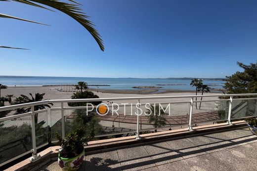 Apartment in Saint-Laurent-du-Var, Alpes-Maritimes