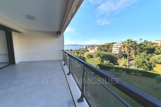 Apartment / Etagenwohnung in Cannes, Alpes-Maritimes