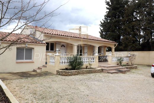 Villa a Saint-Quentin-la-Poterie, Gard