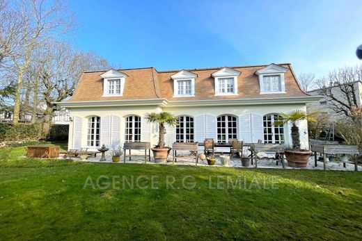 Villa in Maisons-Laffitte, Yvelines