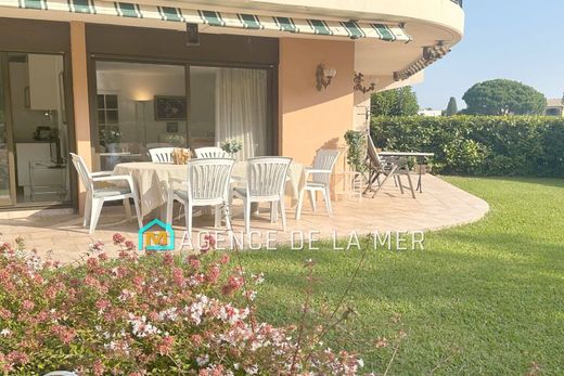 Apartment in Mandelieu-la-Napoule, Alpes-Maritimes