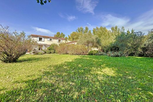 Villa in Saint-Saturnin-lès-Avignon, Vaucluse