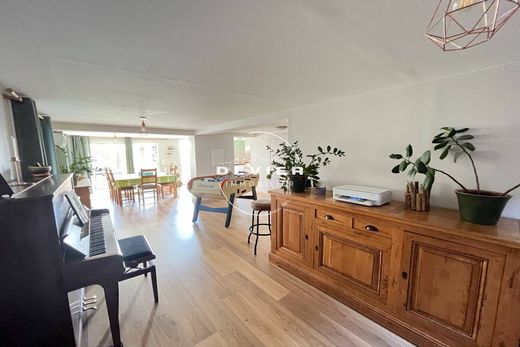 Villa in Saint-Geniès-des-Mourgues, Hérault