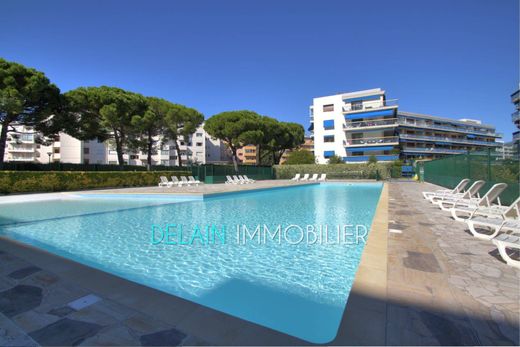 Apartment / Etagenwohnung in Cagnes-sur-Mer, Alpes-Maritimes