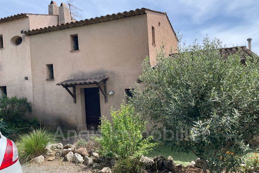 ‏וילה ב  גרימאוד, Var