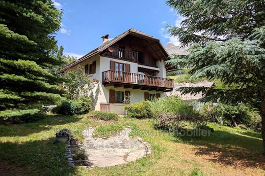 Villa in Châteauneuf-d'Entraunes, Alpes-Maritimes