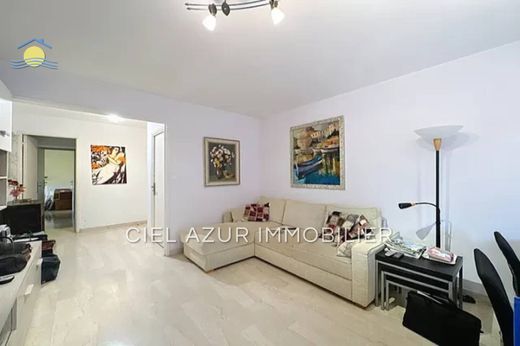 Apartment / Etagenwohnung in Antibes, Alpes-Maritimes