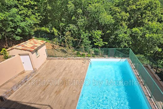 Apartment / Etagenwohnung in Grimaud, Var