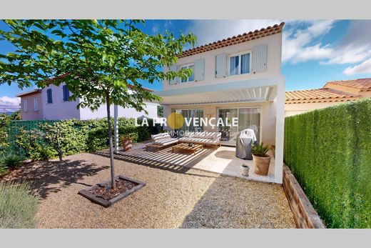 Villa in Trets, Bouches-du-Rhône