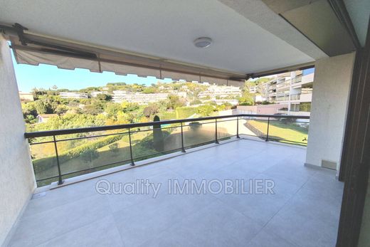 Apartment / Etagenwohnung in Cannes, Alpes-Maritimes