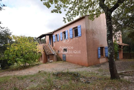 Villa in Saint-Maximin-la-Sainte-Baume, Var