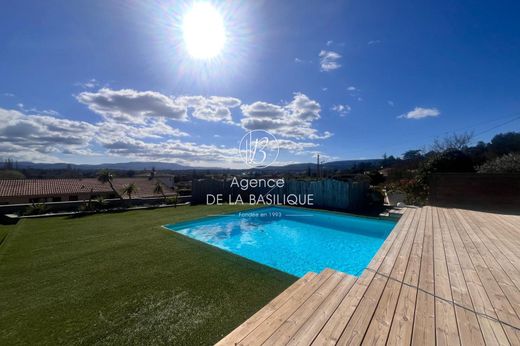 Villa in Saint-Maximin-la-Sainte-Baume, Var