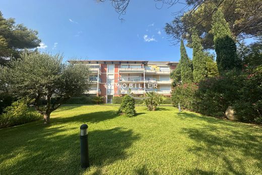 Apartment / Etagenwohnung in Cavalaire-sur-Mer, Var