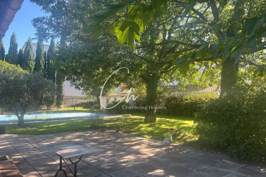 Villa in Arles, Bouches-du-Rhône