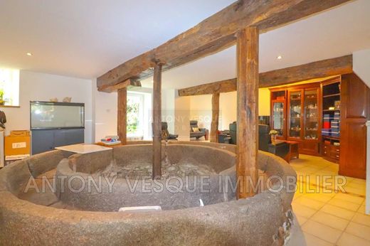 Villa a Coutances, Manica