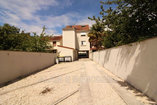 Apartment / Etagenwohnung in Chilly-Mazarin, Essonne