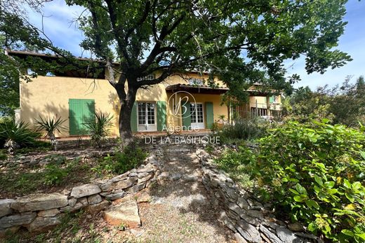 Villa in Saint-Maximin-la-Sainte-Baume, Var