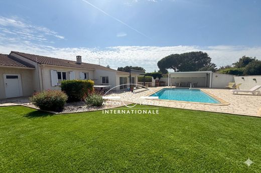 Villa in Arles, Bouches-du-Rhône