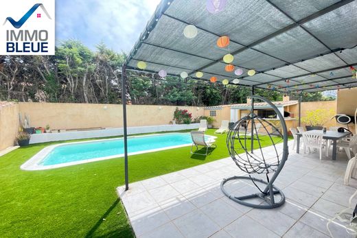 Villa in Châteauneuf-les-Martigues, Bouches-du-Rhône