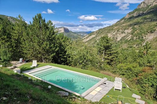 빌라 / Rémuzat, Drôme