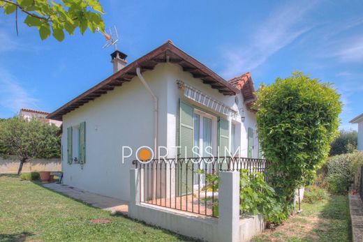 Villa in Cagnes-sur-Mer, Alpes-Maritimes
