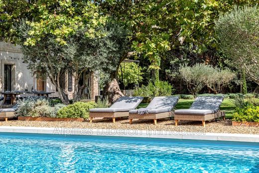 Βίλα σε Saint-Étienne-du-Grès, Bouches-du-Rhône