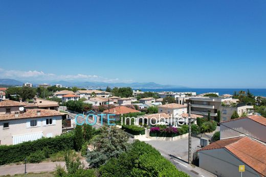 Apartment / Etagenwohnung in Antibes, Alpes-Maritimes