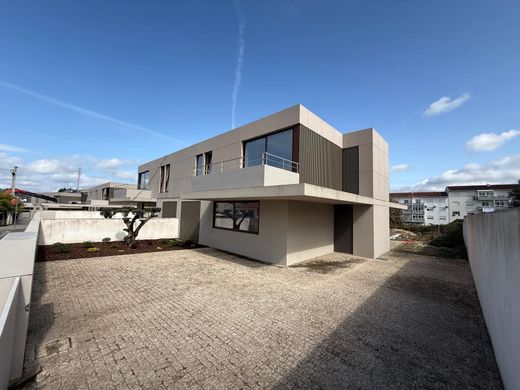 Πολυτελή κατοικία σε Φέλγκεϊρας, Felgueiras