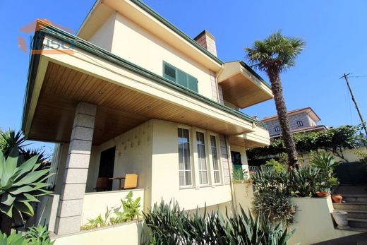 Casa di lusso a Vila Nova de Gaia, Oporto