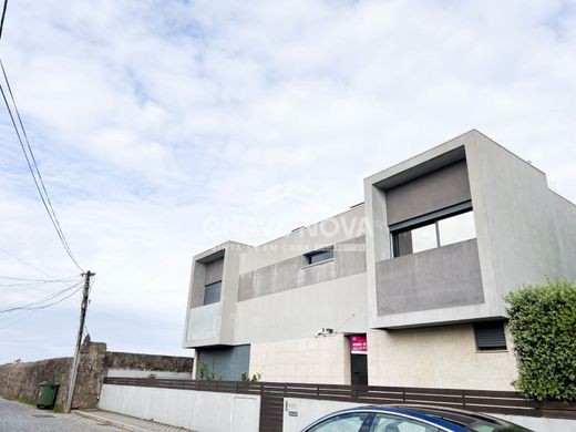 ヴィラ・ノヴァ・デ・ガイア
, Vila Nova de Gaiaの高級住宅