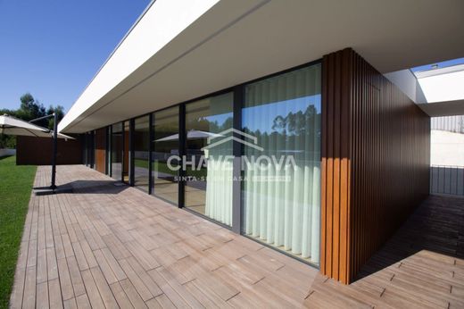 Элитный дом, Santa Maria da Feira, Distrito de Aveiro