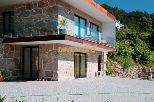 ‏בתים כפריים או חוות ב  Ponte da Barca, Distrito de Viana do Castelo