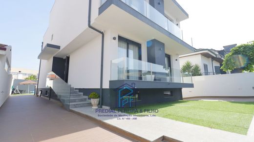 منزل ﻓﻲ Gondomar, Distrito do Porto