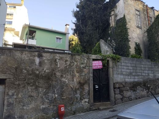 أرض ﻓﻲ فيلا نوا دغايا
, Vila Nova de Gaia