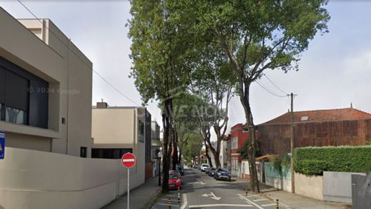 أرض ﻓﻲ بورتو, Porto