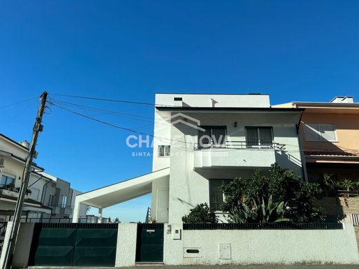 ヴィラ・ノヴァ・デ・ガイア
, Vila Nova de Gaiaの高級住宅